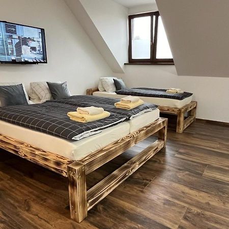 Apartman Kuga Mikulov Exteriör bild
