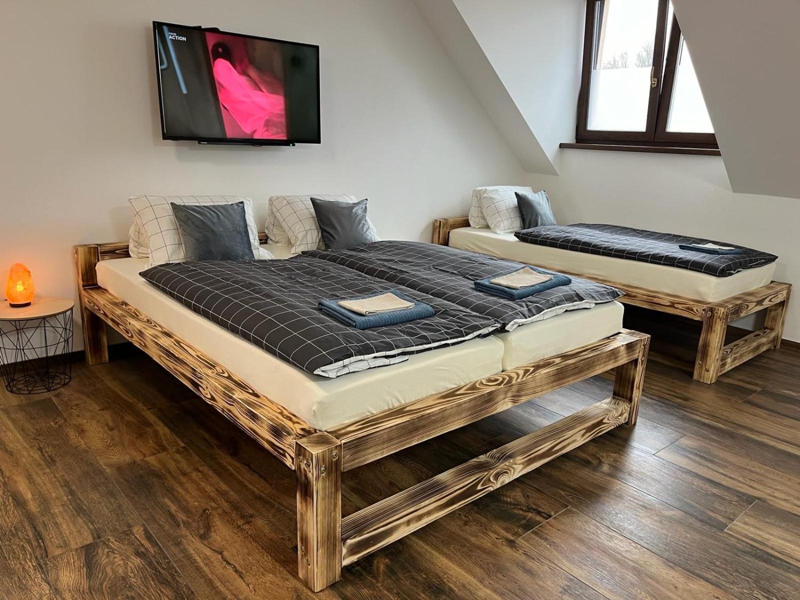 Apartman Kuga Mikulov Exteriör bild