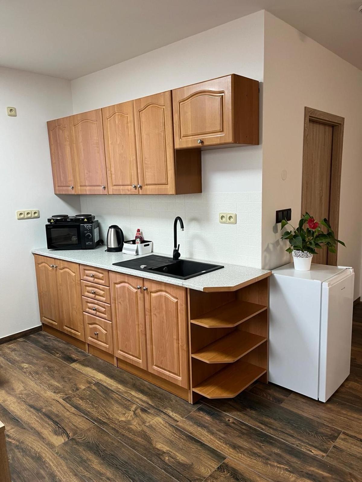 Apartman Kuga Mikulov Exteriör bild