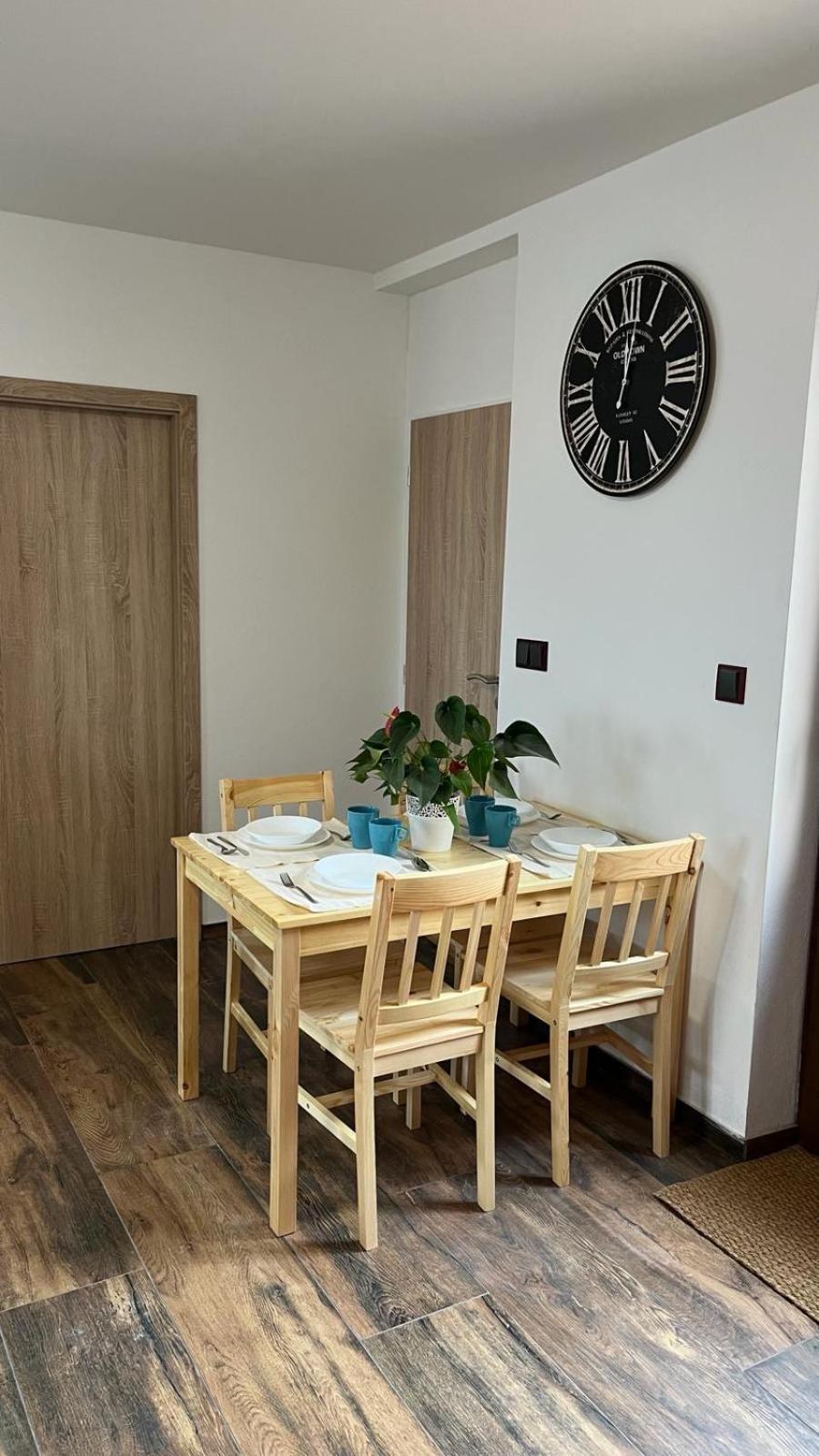 Apartman Kuga Mikulov Exteriör bild