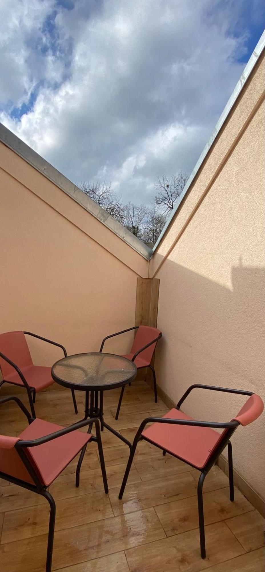 Apartman Kuga Mikulov Exteriör bild