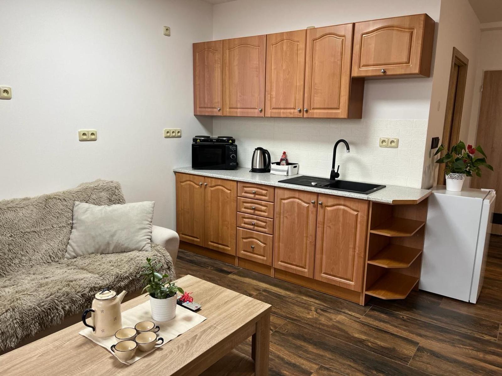 Apartman Kuga Mikulov Exteriör bild